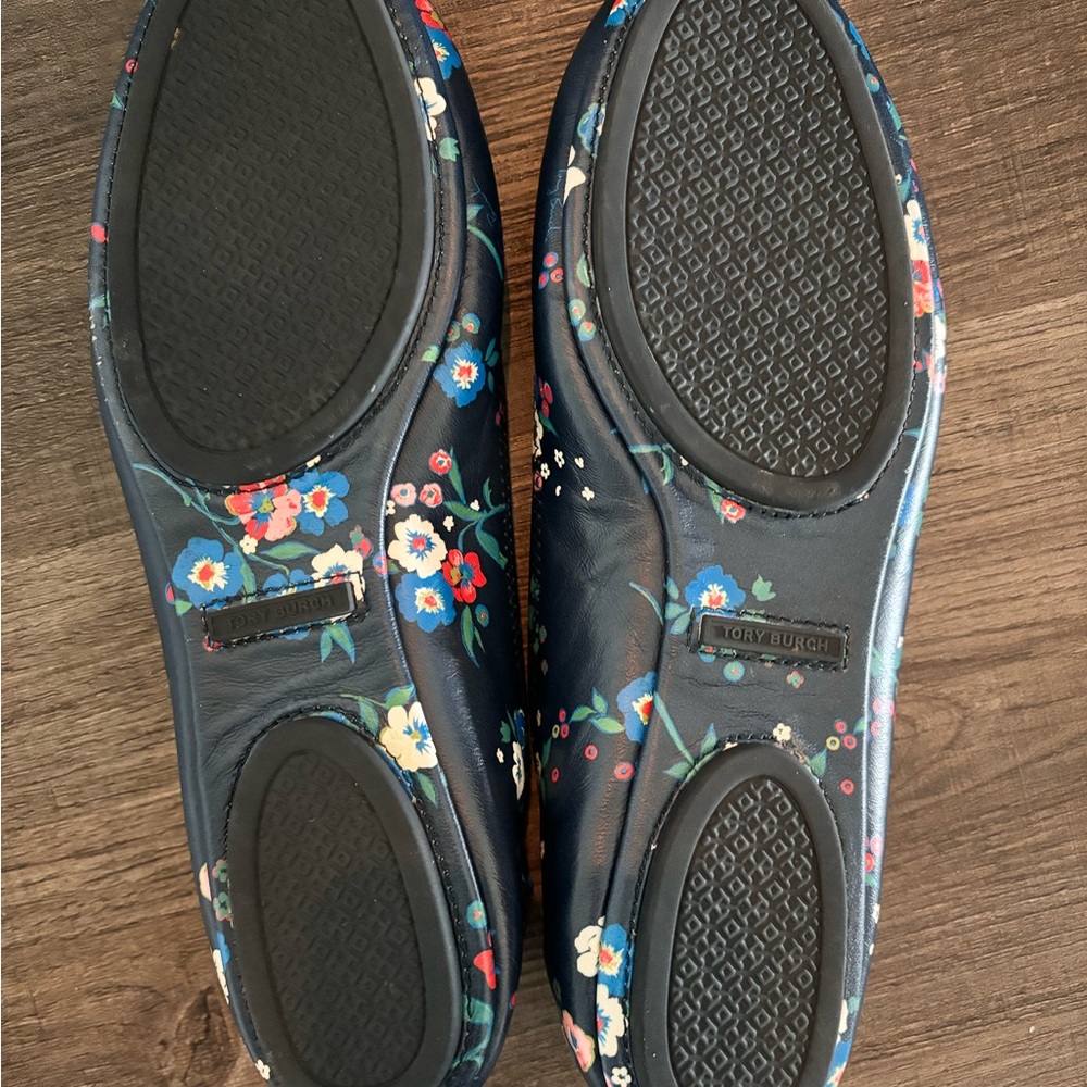 Tory Burch Floral & Navy Blue Minnie Ballet Flats with Logo!! - Picture 4 of 7